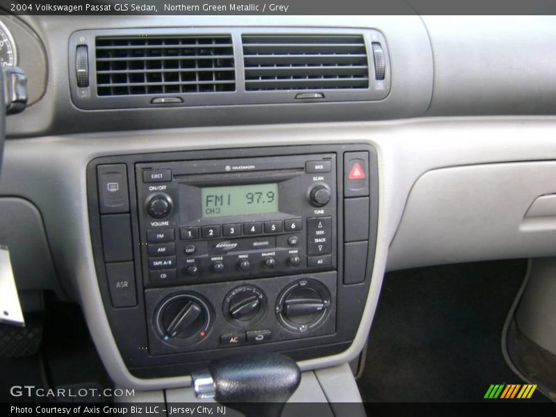 Northern Green Metallic / Grey 2004 Volkswagen Passat GLS Sedan