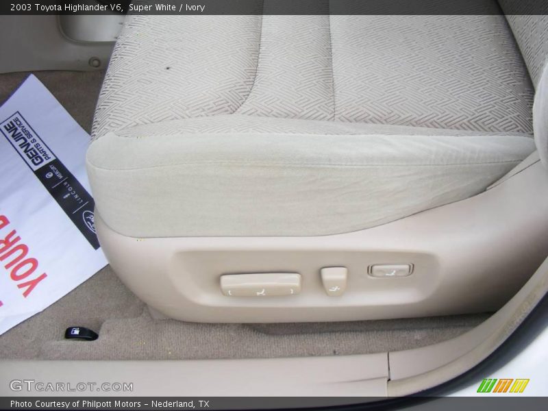 Super White / Ivory 2003 Toyota Highlander V6
