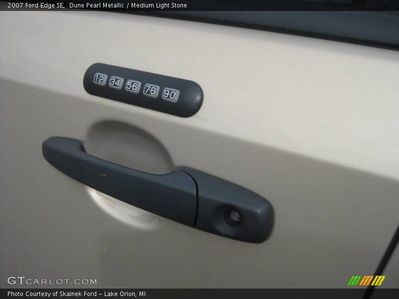 Dune Pearl Metallic / Medium Light Stone 2007 Ford Edge SE
