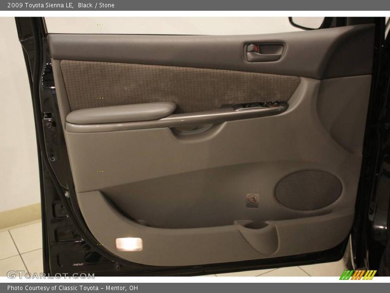 Black / Stone 2009 Toyota Sienna LE