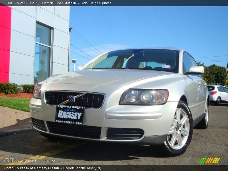 Electric Silver Metallic / Dark Beige/Quartz 2006 Volvo S40 2.4i