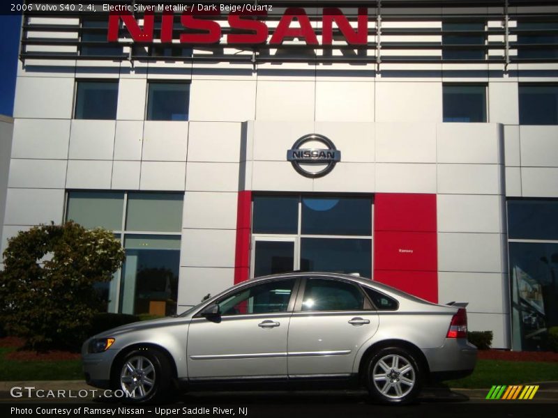 Electric Silver Metallic / Dark Beige/Quartz 2006 Volvo S40 2.4i
