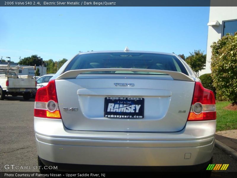 Electric Silver Metallic / Dark Beige/Quartz 2006 Volvo S40 2.4i
