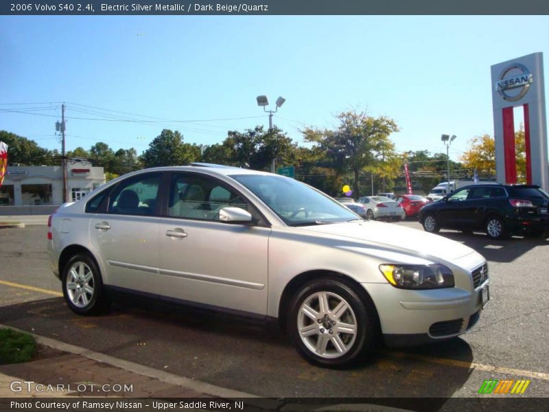 Electric Silver Metallic / Dark Beige/Quartz 2006 Volvo S40 2.4i