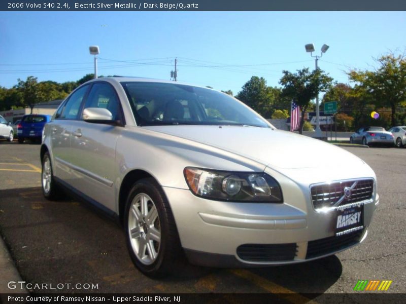 Electric Silver Metallic / Dark Beige/Quartz 2006 Volvo S40 2.4i