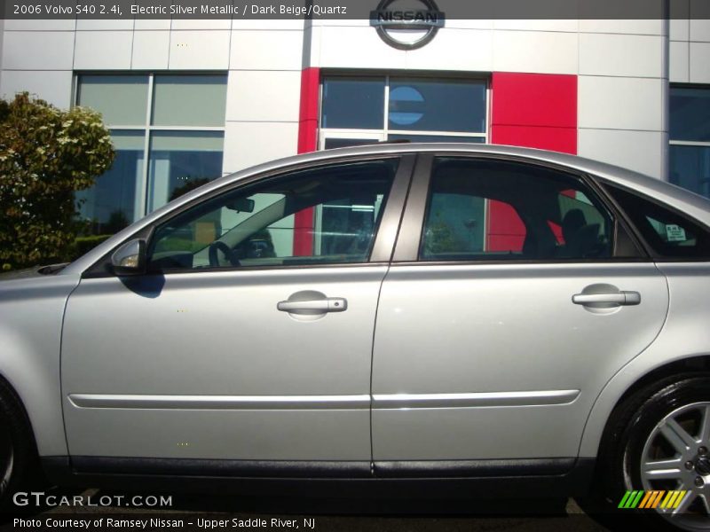 Electric Silver Metallic / Dark Beige/Quartz 2006 Volvo S40 2.4i