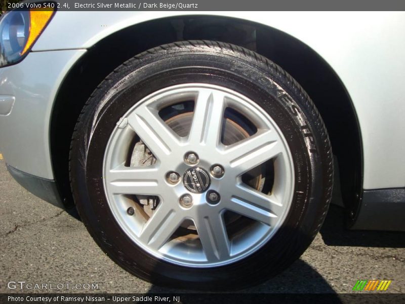 Electric Silver Metallic / Dark Beige/Quartz 2006 Volvo S40 2.4i