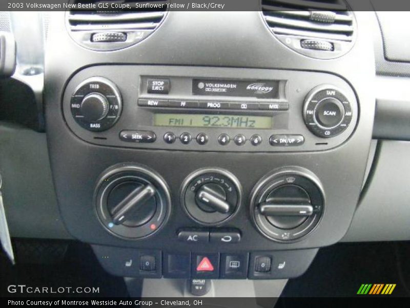 Sunflower Yellow / Black/Grey 2003 Volkswagen New Beetle GLS Coupe