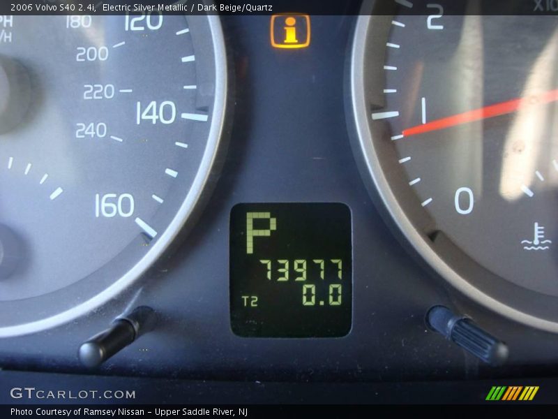 Electric Silver Metallic / Dark Beige/Quartz 2006 Volvo S40 2.4i