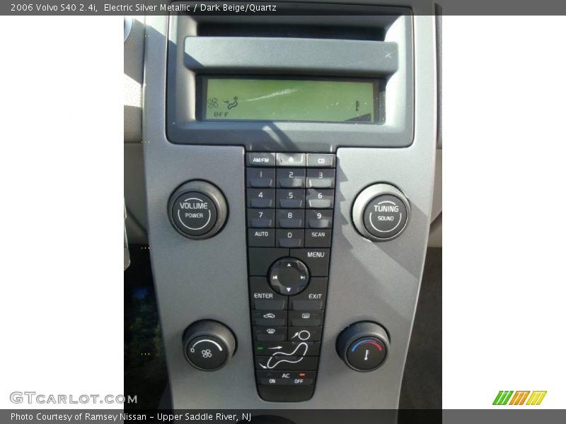 Electric Silver Metallic / Dark Beige/Quartz 2006 Volvo S40 2.4i