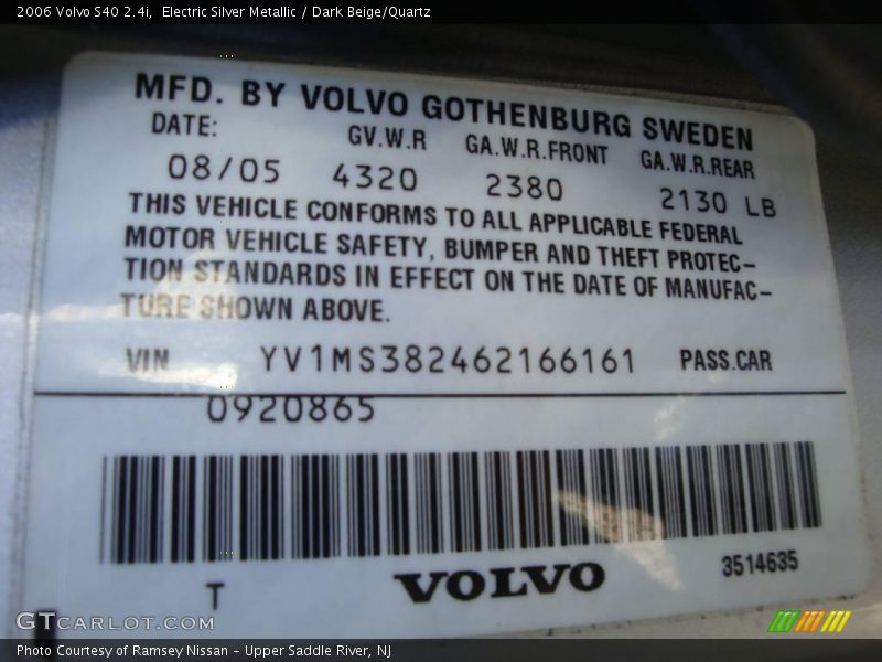 Electric Silver Metallic / Dark Beige/Quartz 2006 Volvo S40 2.4i