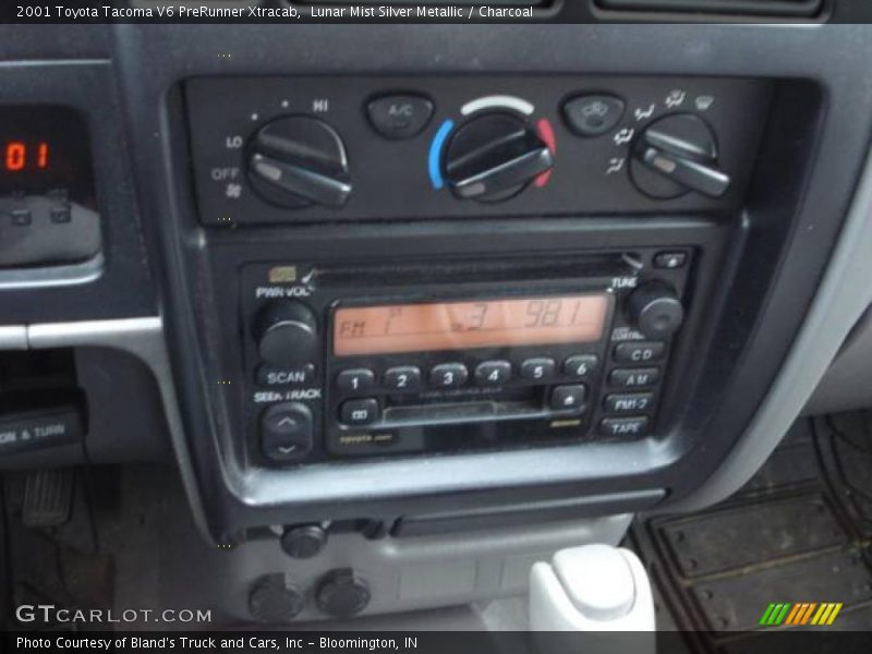 Lunar Mist Silver Metallic / Charcoal 2001 Toyota Tacoma V6 PreRunner Xtracab