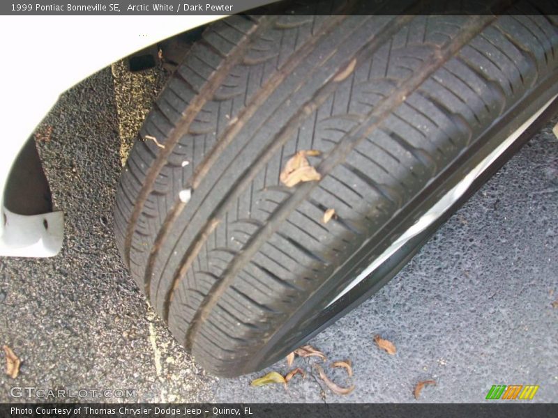 Arctic White / Dark Pewter 1999 Pontiac Bonneville SE
