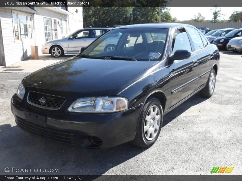 Blackout Black / Stone 2001 Nissan Sentra GXE