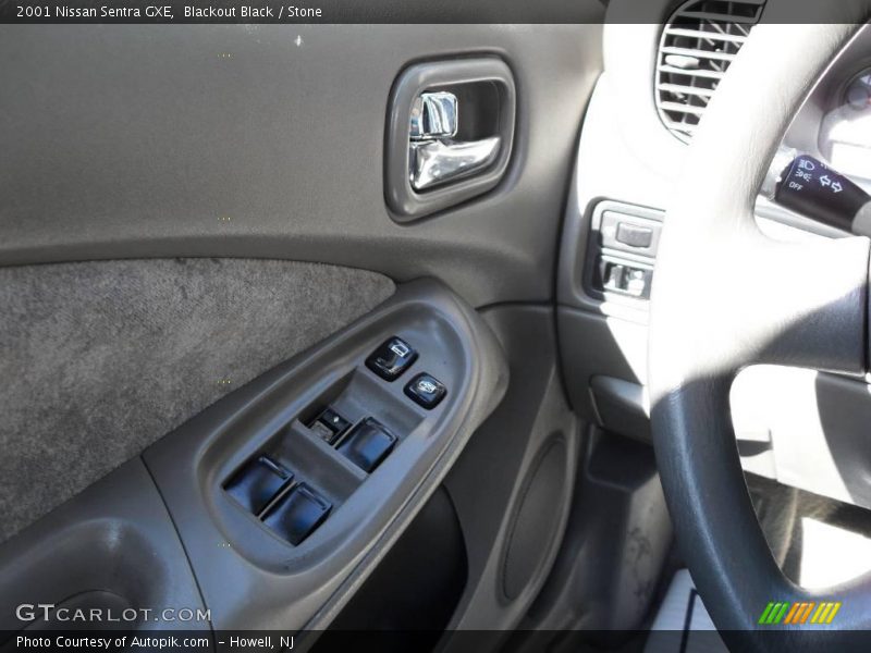 Blackout Black / Stone 2001 Nissan Sentra GXE