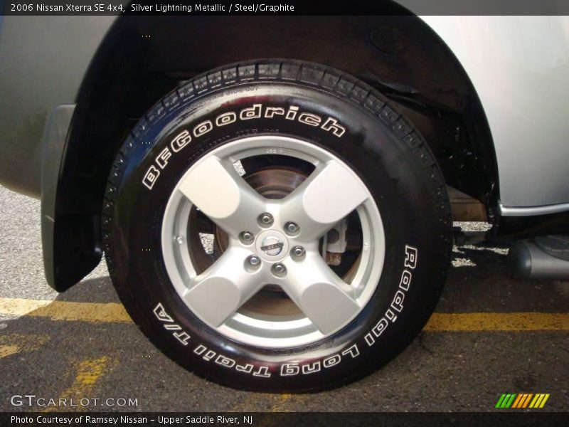 Silver Lightning Metallic / Steel/Graphite 2006 Nissan Xterra SE 4x4