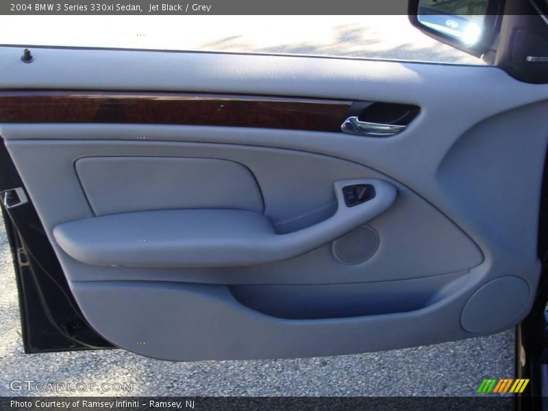Jet Black / Grey 2004 BMW 3 Series 330xi Sedan