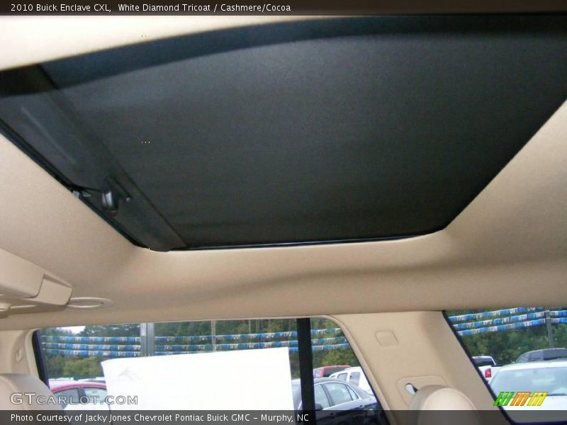 White Diamond Tricoat / Cashmere/Cocoa 2010 Buick Enclave CXL