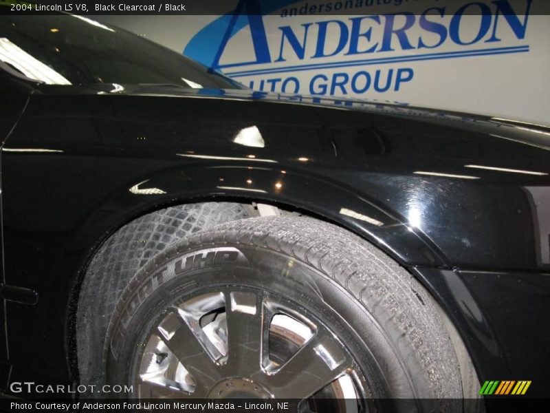 Black Clearcoat / Black 2004 Lincoln LS V8