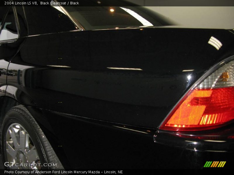 Black Clearcoat / Black 2004 Lincoln LS V8