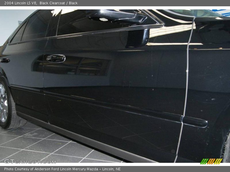 Black Clearcoat / Black 2004 Lincoln LS V8