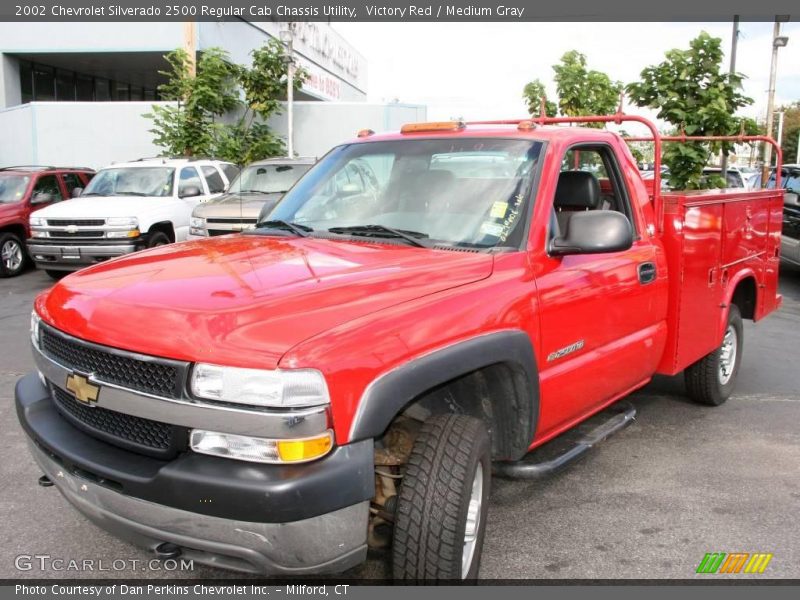 Victory Red / Medium Gray 2002 Chevrolet Silverado 2500 Regular Cab Chassis Utility