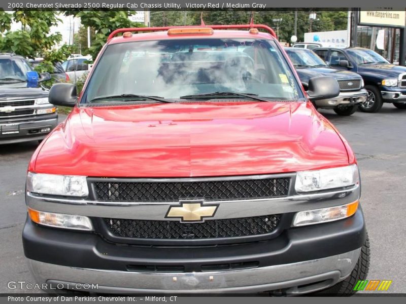 Victory Red / Medium Gray 2002 Chevrolet Silverado 2500 Regular Cab Chassis Utility