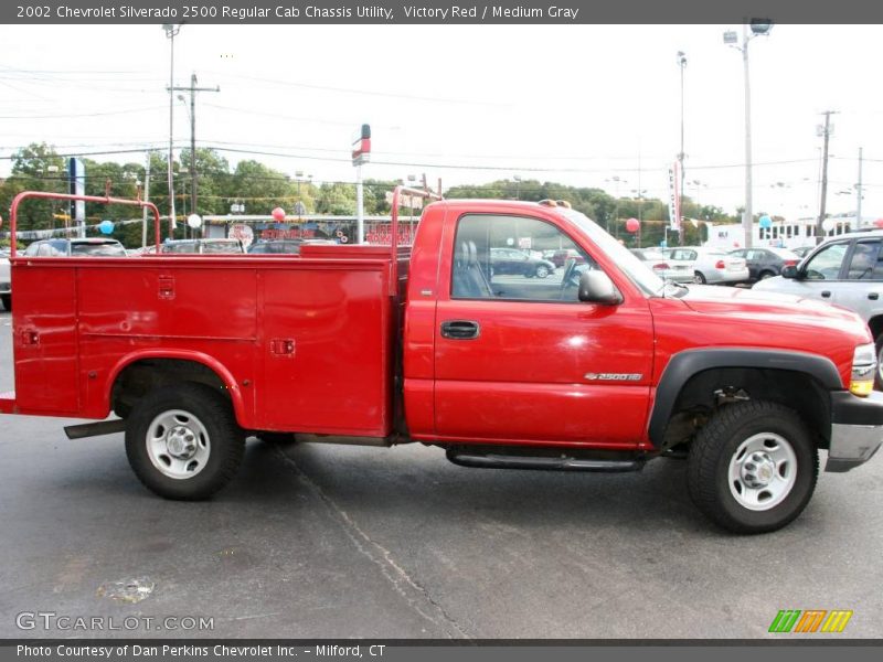 Victory Red / Medium Gray 2002 Chevrolet Silverado 2500 Regular Cab Chassis Utility