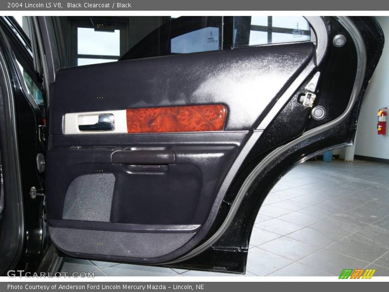 Black Clearcoat / Black 2004 Lincoln LS V8
