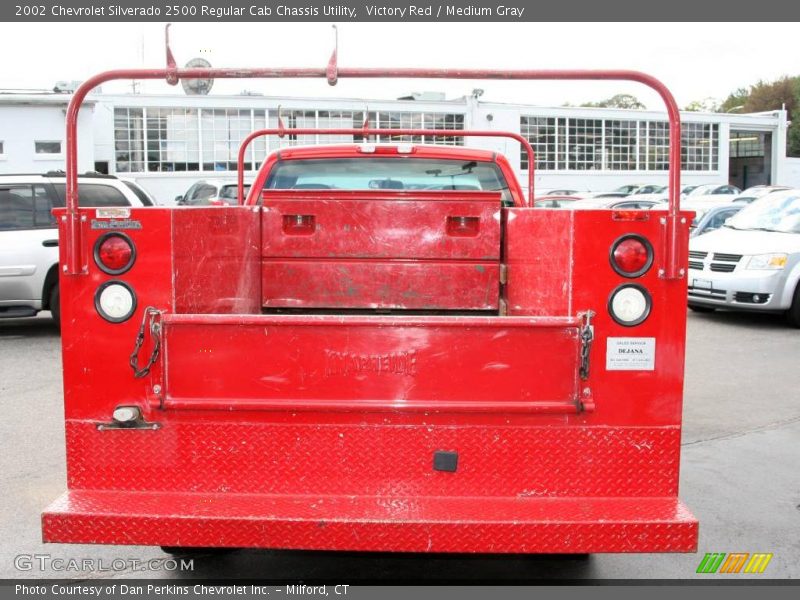 Victory Red / Medium Gray 2002 Chevrolet Silverado 2500 Regular Cab Chassis Utility