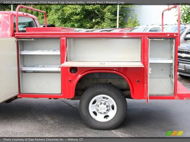 Victory Red / Medium Gray 2002 Chevrolet Silverado 2500 Regular Cab Chassis Utility