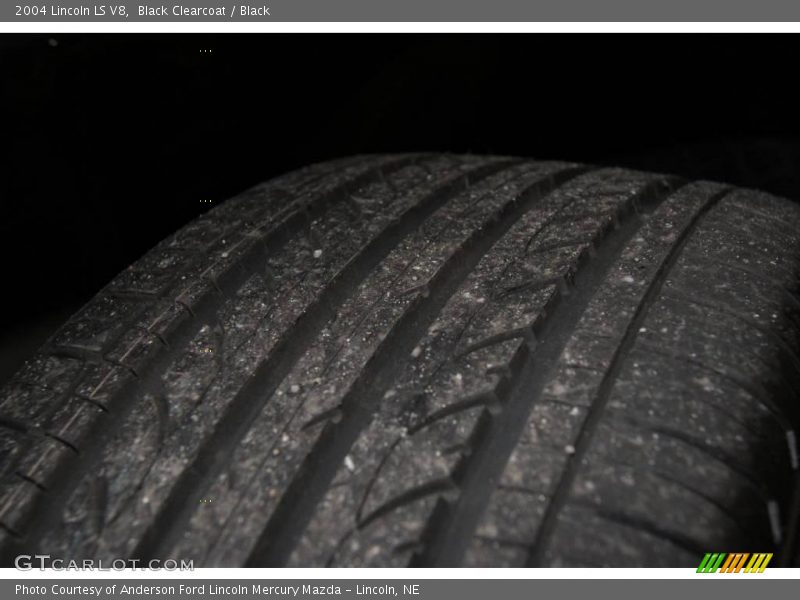 Black Clearcoat / Black 2004 Lincoln LS V8