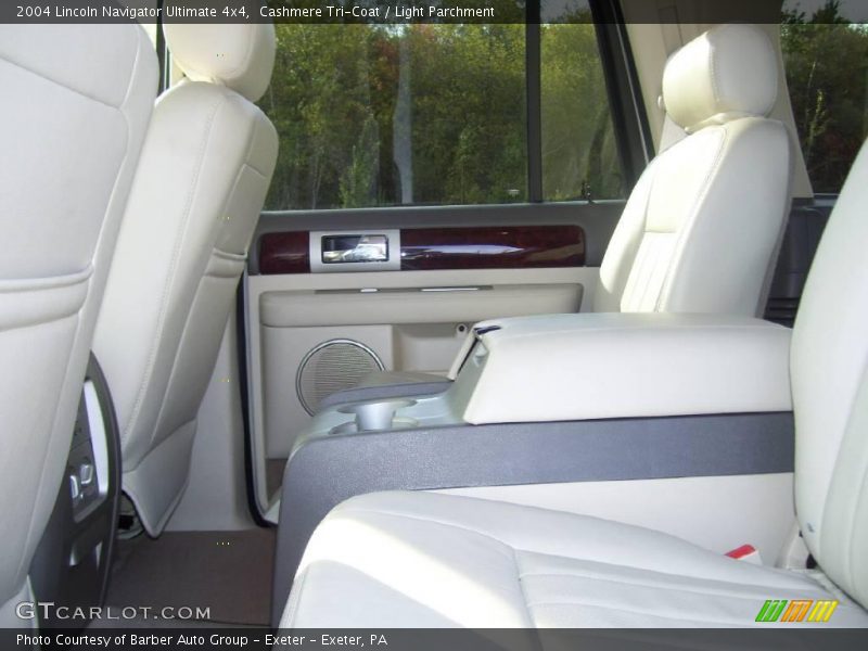 Cashmere Tri-Coat / Light Parchment 2004 Lincoln Navigator Ultimate 4x4