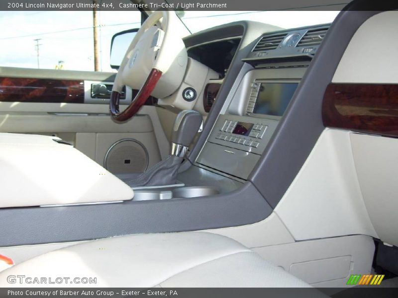 Cashmere Tri-Coat / Light Parchment 2004 Lincoln Navigator Ultimate 4x4