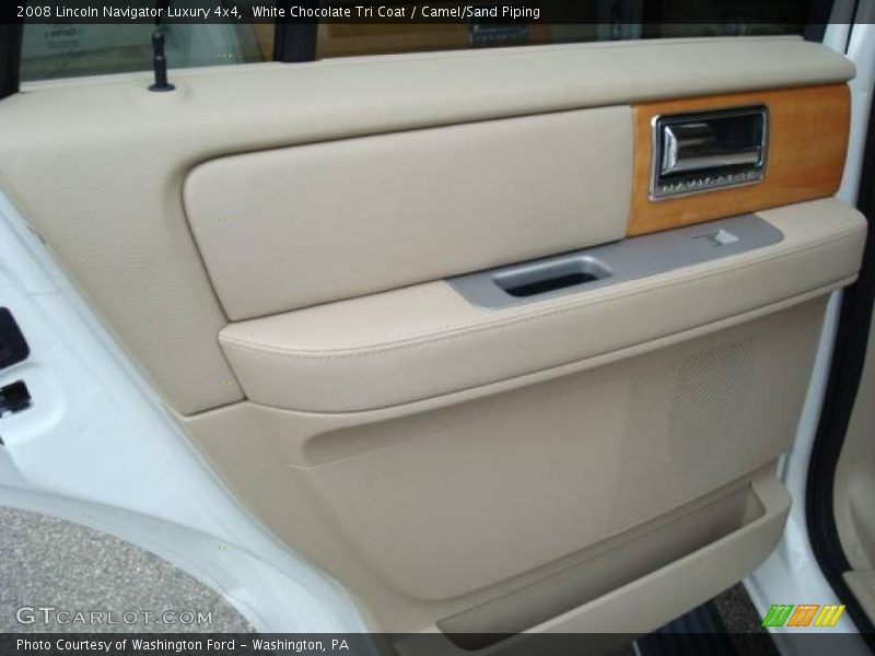 White Chocolate Tri Coat / Camel/Sand Piping 2008 Lincoln Navigator Luxury 4x4