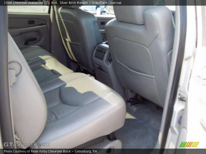 Silver Birch Metallic / Gray/Dark Charcoal 2006 Chevrolet Avalanche Z71 4x4