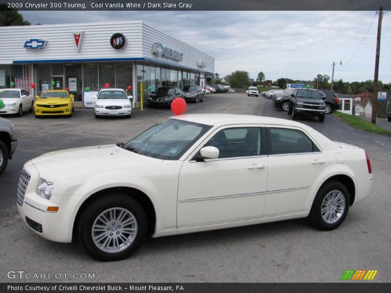 Cool Vanilla White / Dark Slate Gray 2009 Chrysler 300 Touring