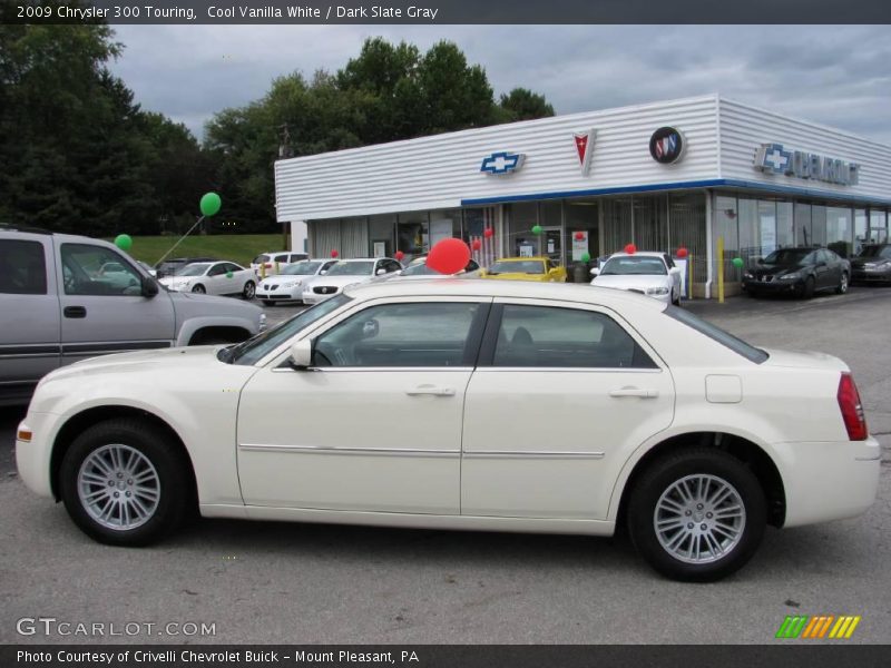 Cool Vanilla White / Dark Slate Gray 2009 Chrysler 300 Touring