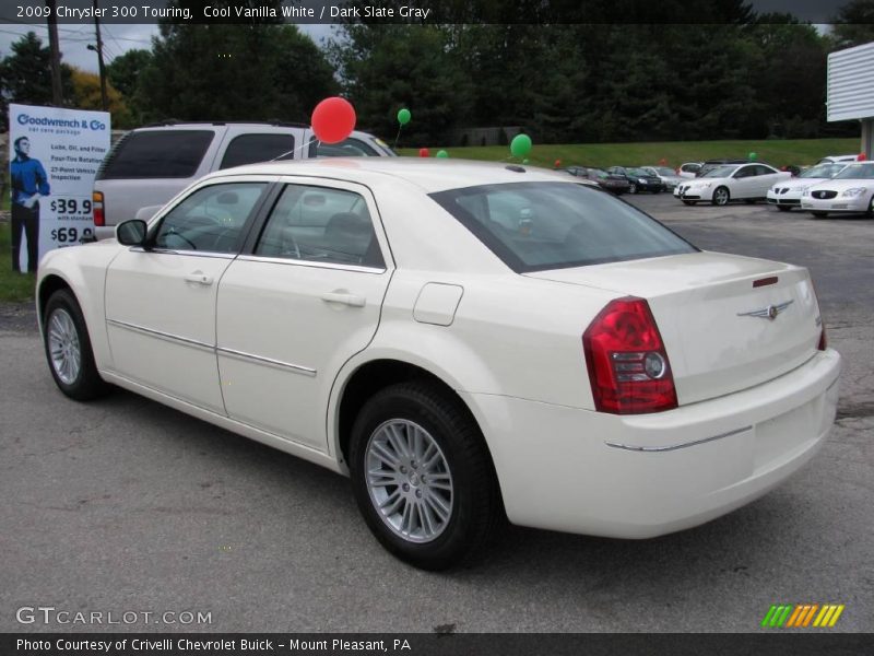 Cool Vanilla White / Dark Slate Gray 2009 Chrysler 300 Touring