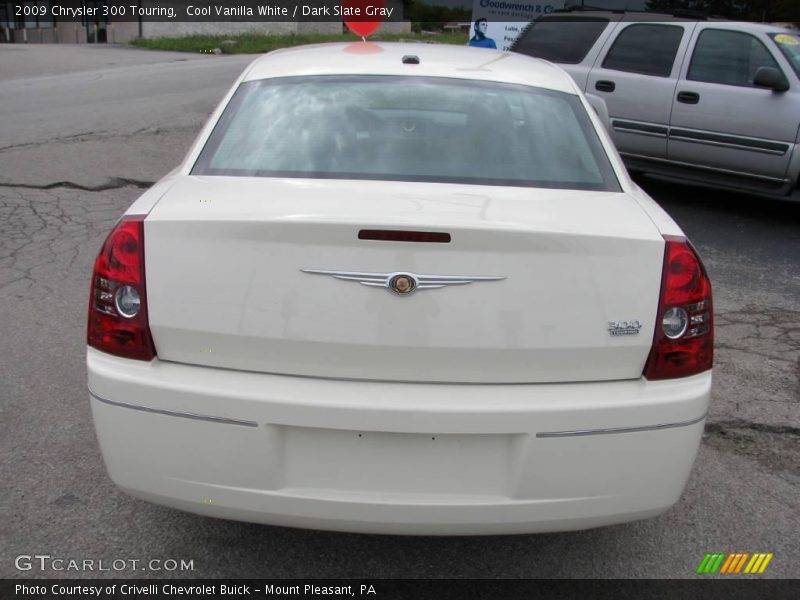 Cool Vanilla White / Dark Slate Gray 2009 Chrysler 300 Touring