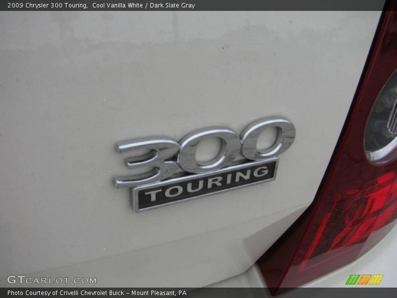 Cool Vanilla White / Dark Slate Gray 2009 Chrysler 300 Touring