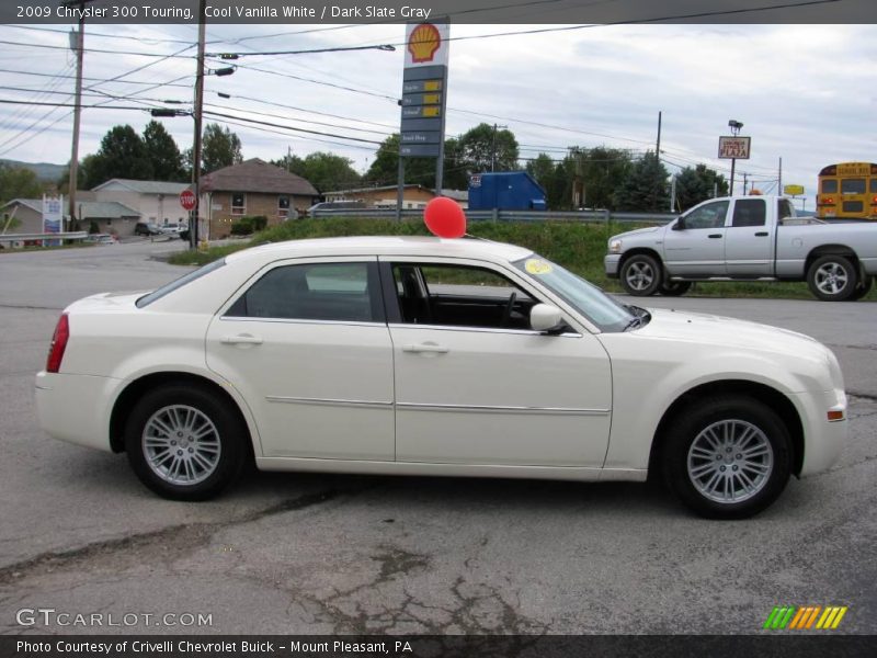 Cool Vanilla White / Dark Slate Gray 2009 Chrysler 300 Touring