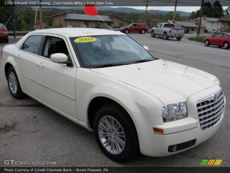 Cool Vanilla White / Dark Slate Gray 2009 Chrysler 300 Touring