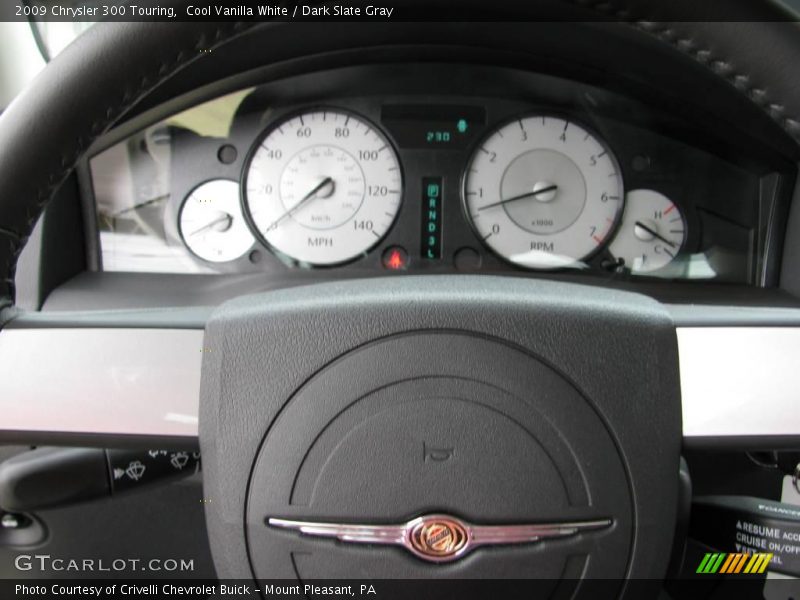 Cool Vanilla White / Dark Slate Gray 2009 Chrysler 300 Touring