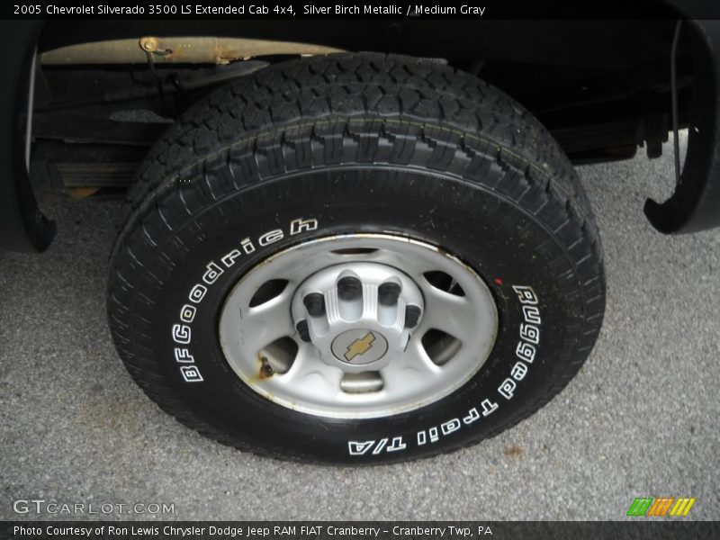 Silver Birch Metallic / Medium Gray 2005 Chevrolet Silverado 3500 LS Extended Cab 4x4