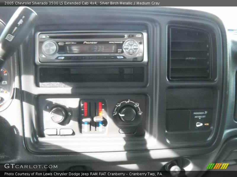 Silver Birch Metallic / Medium Gray 2005 Chevrolet Silverado 3500 LS Extended Cab 4x4