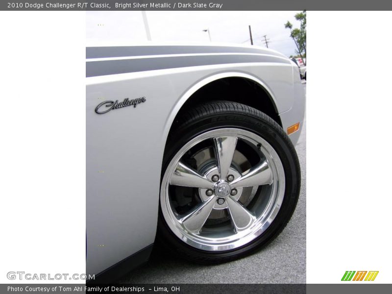 Bright Silver Metallic / Dark Slate Gray 2010 Dodge Challenger R/T Classic