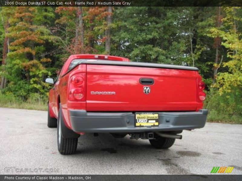 Flame Red / Medium Slate Gray 2006 Dodge Dakota ST Club Cab 4x4