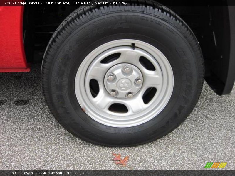 Flame Red / Medium Slate Gray 2006 Dodge Dakota ST Club Cab 4x4