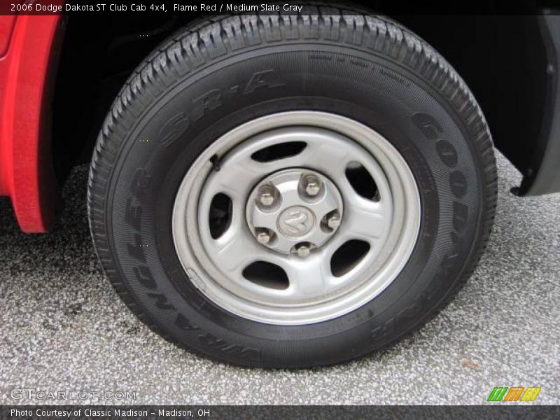 Flame Red / Medium Slate Gray 2006 Dodge Dakota ST Club Cab 4x4